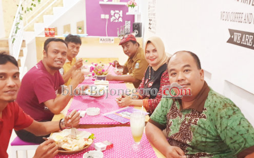 Waktunya ke KUSUKA Cafe Shop, Nyami...